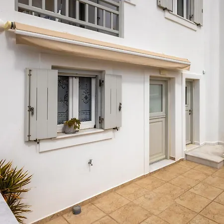 Διαμέρισμα Lydia's West *