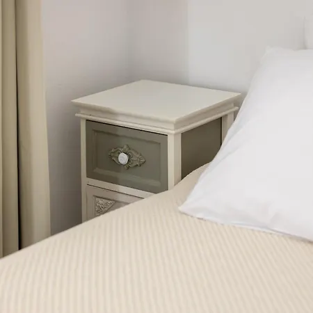 Διαμέρισμα Lydia's West