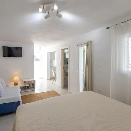 Lydia's West Aliki (Paros)