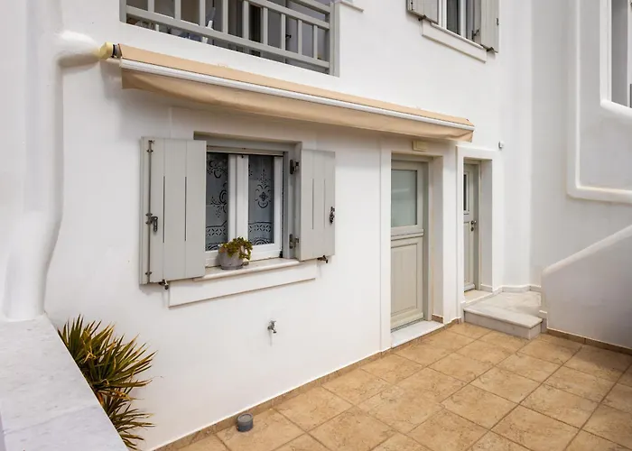 Διαμέρισμα Lydia's West *