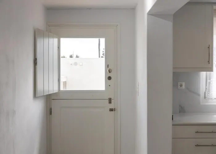 Διαμέρισμα Lydia's West *