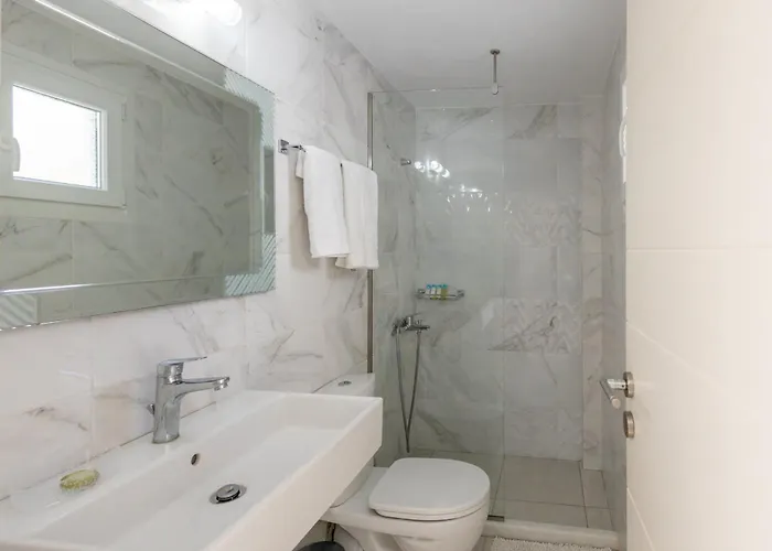 Lydia's West Aliki (Paros)