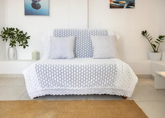 Lydia's West Aliki (Paros)