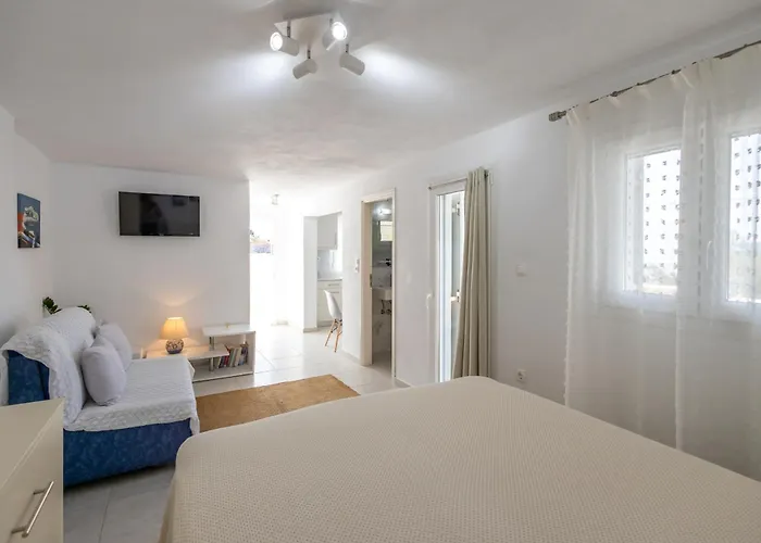 Lydia's West Aliki (Paros)